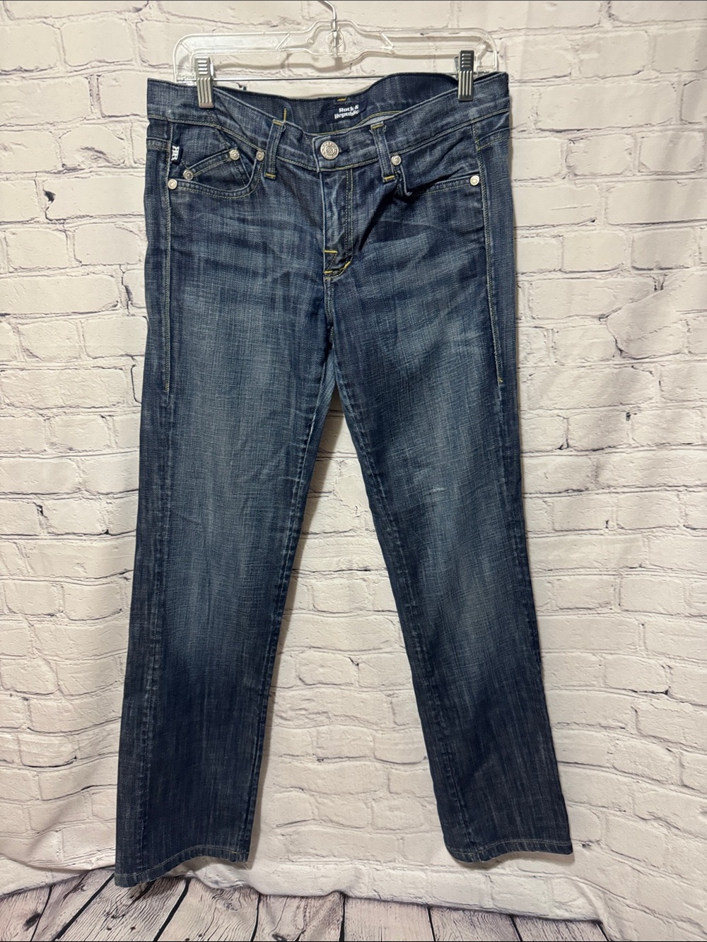 Rock & Republic Dark Blue Women’s Straight-Leg broke in faded low rise Jeans